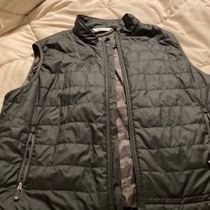 Mens vest.  Peter Millar golf vest. size xxl. Dark gray